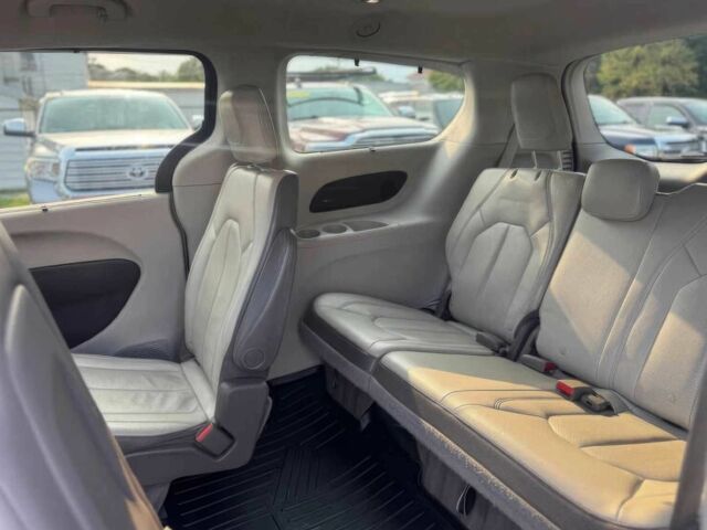 Крайслер Пасифик 2017 в Одессе на Automoto.ua Красный Крайслер Пасифик, объемом двигателя 3.6 л и пробегом 53 тыс. км за 16000 $, фото 9 на Automoto.ua