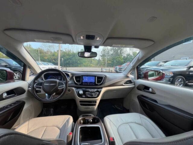 Крайслер Пасифик 2017 в Одессе на Automoto.ua Красный Крайслер Пасифик, объемом двигателя 3.6 л и пробегом 53 тыс. км за 16000 $, фото 7 на Automoto.ua