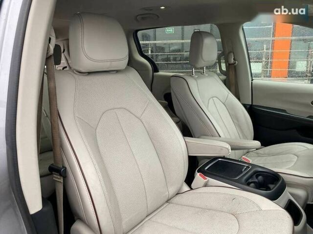 Крайслер Пасифик, объемом двигателя 0 л и пробегом 199 тыс. км за 13400 $, фото 23 на Automoto.ua