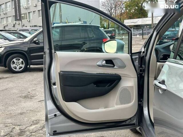 Крайслер Pacifica, об'ємом двигуна 0 л та пробігом 156 тис. км за 22390 $, фото 18 на Automoto.ua