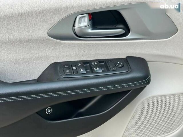 Крайслер Пасифик, объемом двигателя 0 л и пробегом 156 тыс. км за 22990 $, фото 19 на Automoto.ua