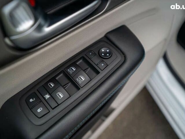 Крайслер Pacifica, об'ємом двигуна 3.6 л та пробігом 135 тис. км за 28000 $, фото 16 на Automoto.ua