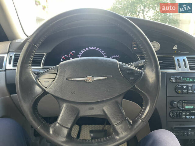 Серый Крайслер Пасифик, объемом двигателя 3.5 л и пробегом 300 тыс. км за 6200 $, фото 15 на Automoto.ua