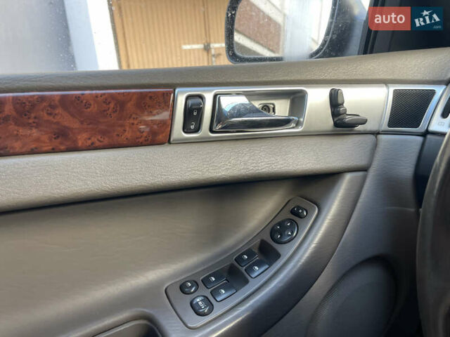 Серый Крайслер Пасифик, объемом двигателя 3.5 л и пробегом 300 тыс. км за 6200 $, фото 14 на Automoto.ua