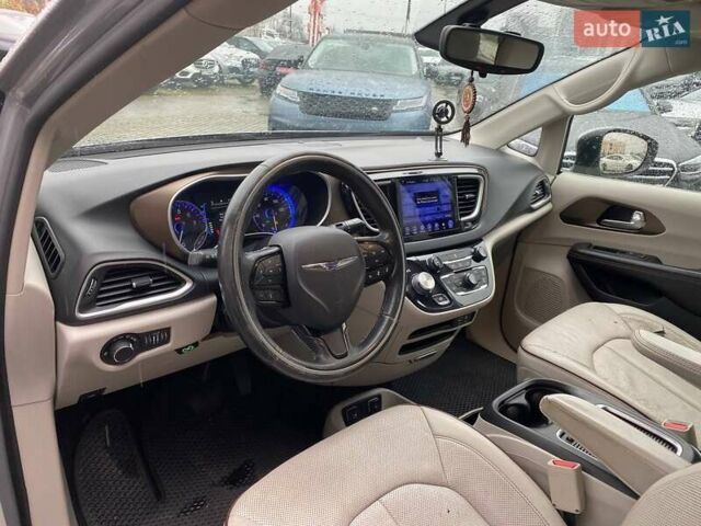 Сірий Крайслер Pacifica, об'ємом двигуна 3.6 л та пробігом 199 тис. км за 13400 $, фото 10 на Automoto.ua