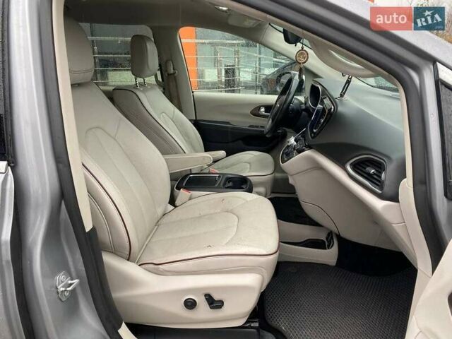 Сірий Крайслер Pacifica, об'ємом двигуна 3.6 л та пробігом 199 тис. км за 13400 $, фото 23 на Automoto.ua