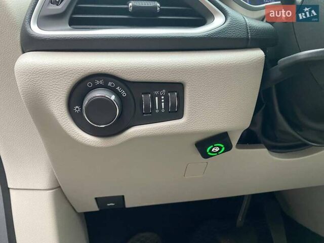 Сірий Крайслер Pacifica, об'ємом двигуна 3.6 л та пробігом 199 тис. км за 13400 $, фото 12 на Automoto.ua