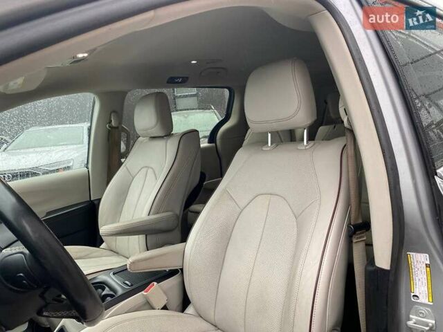 Сірий Крайслер Pacifica, об'ємом двигуна 3.6 л та пробігом 199 тис. км за 13400 $, фото 18 на Automoto.ua