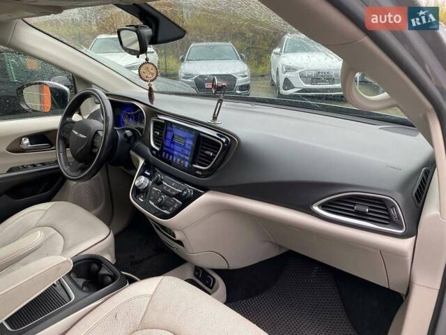 Сірий Крайслер Pacifica, об'ємом двигуна 3.6 л та пробігом 199 тис. км за 13400 $, фото 8 на Automoto.ua