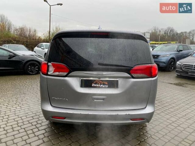 Сірий Крайслер Pacifica, об'ємом двигуна 3.6 л та пробігом 199 тис. км за 13400 $, фото 5 на Automoto.ua