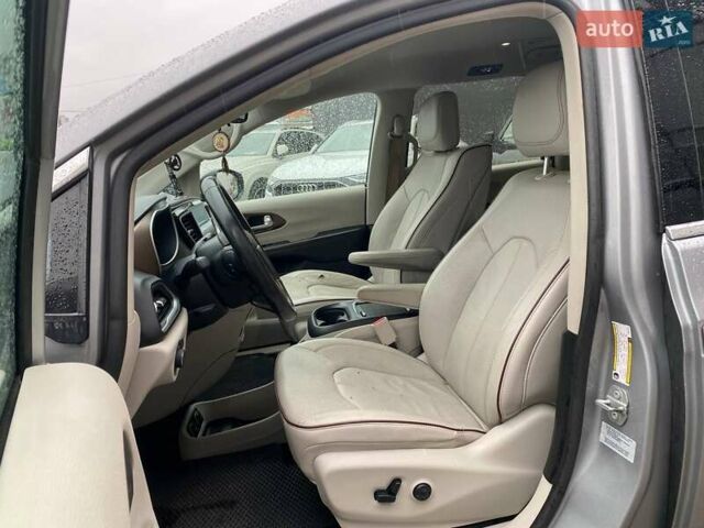 Сірий Крайслер Pacifica, об'ємом двигуна 3.6 л та пробігом 199 тис. км за 13400 $, фото 17 на Automoto.ua