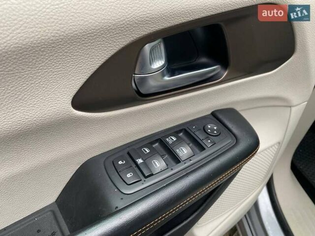 Сірий Крайслер Pacifica, об'ємом двигуна 3.6 л та пробігом 199 тис. км за 13400 $, фото 11 на Automoto.ua