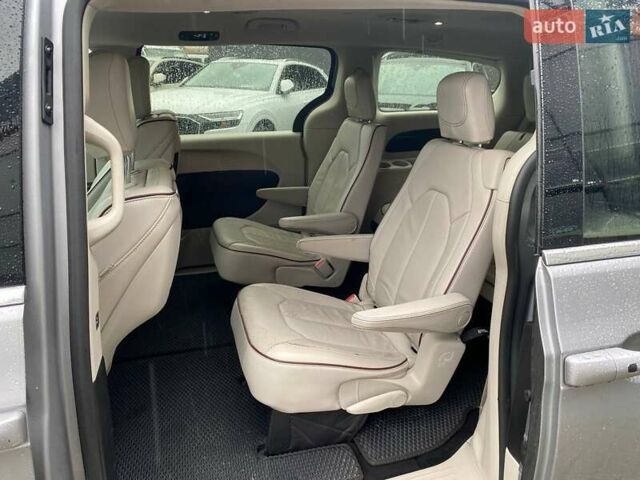 Сірий Крайслер Pacifica, об'ємом двигуна 3.6 л та пробігом 199 тис. км за 13400 $, фото 19 на Automoto.ua