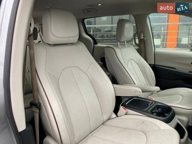 Сірий Крайслер Pacifica, об'ємом двигуна 3.6 л та пробігом 199 тис. км за 13400 $, фото 24 на Automoto.ua