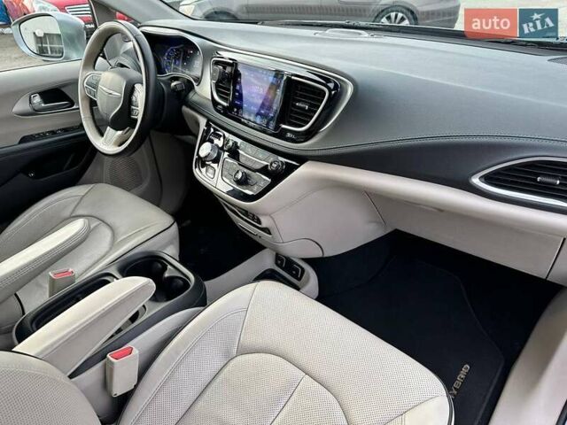 Сірий Крайслер Pacifica, об'ємом двигуна 3.61 л та пробігом 156 тис. км за 24390 $, фото 40 на Automoto.ua