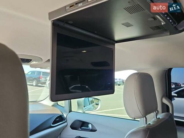 Серый Крайслер Пасифик, объемом двигателя 3.8 л и пробегом 110 тыс. км за 14500 $, фото 10 на Automoto.ua