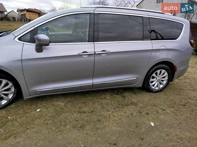 Сірий Крайслер Pacifica, об'ємом двигуна 3.61 л та пробігом 229 тис. км за 19990 $, фото 12 на Automoto.ua