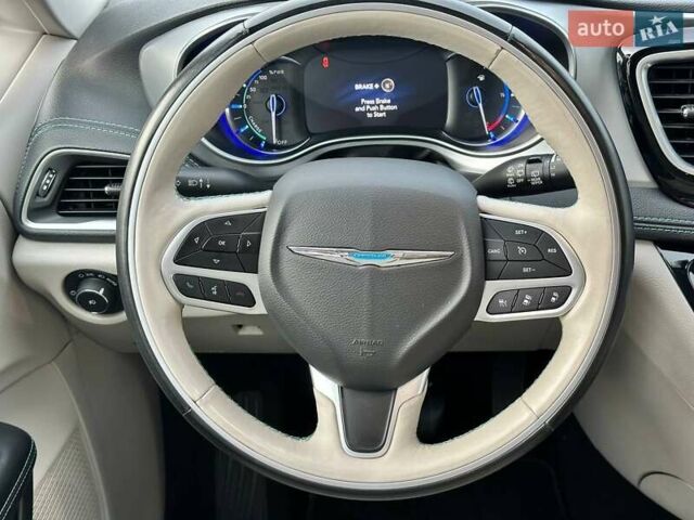 Крайслер Пасифик 2017 в Киеве на Automoto.ua Серый Крайслер Пасифик, объемом двигателя 3.61 л и пробегом 156 тыс. км за 23990 $, фото 23 на Automoto.ua