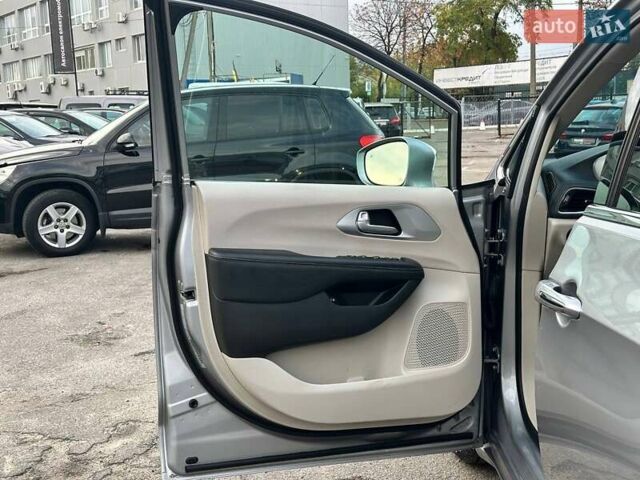 Серый Крайслер Пасифик, объемом двигателя 3.61 л и пробегом 156 тыс. км за 22990 $, фото 18 на Automoto.ua