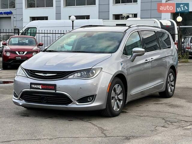 Крайслер Пасифик 2017 в Киеве на Automoto.ua Серый Крайслер Пасифик, объемом двигателя 3.61 л и пробегом 156 тыс. км за 23990 $, фото 6 на Automoto.ua