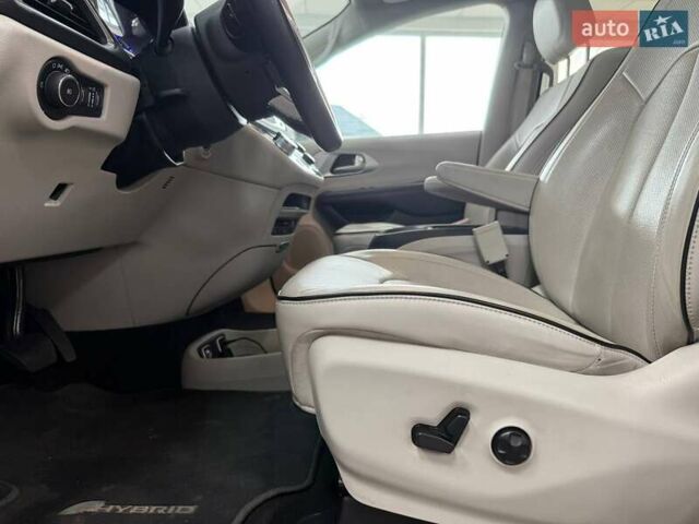 Сірий Крайслер Pacifica, об'ємом двигуна 3.61 л та пробігом 156 тис. км за 26490 $, фото 22 на Automoto.ua
