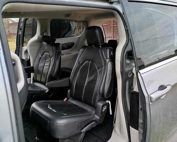 Сірий Крайслер Pacifica, об'ємом двигуна 3.61 л та пробігом 229 тис. км за 19990 $, фото 3 на Automoto.ua