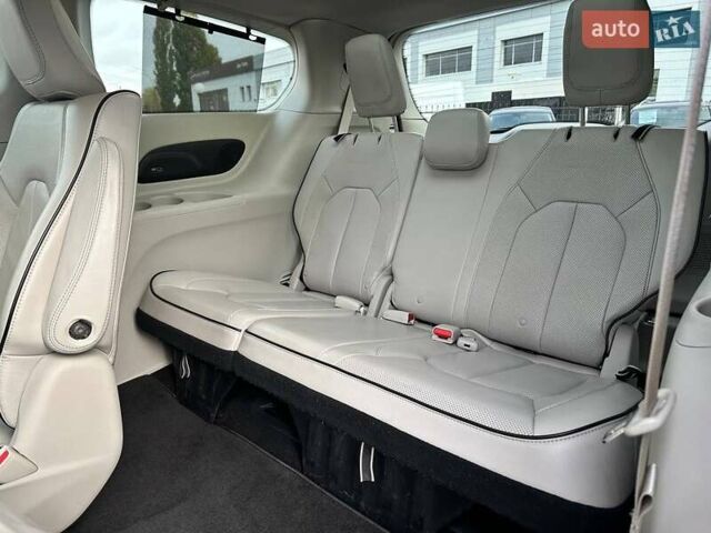 Серый Крайслер Пасифик, объемом двигателя 3.61 л и пробегом 156 тыс. км за 22990 $, фото 43 на Automoto.ua