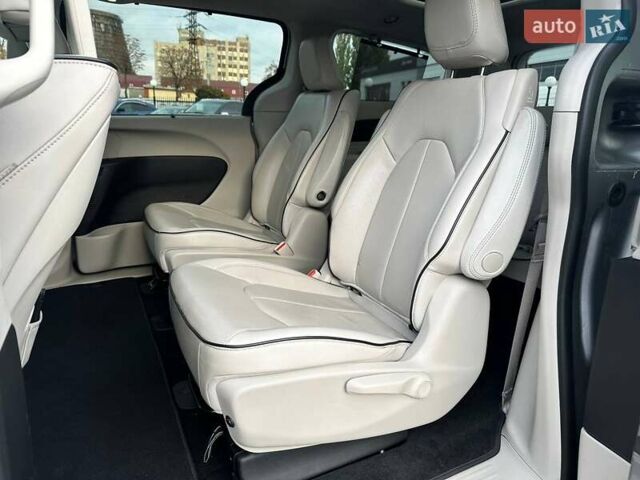 Сірий Крайслер Pacifica, об'ємом двигуна 3.61 л та пробігом 156 тис. км за 24390 $, фото 43 на Automoto.ua