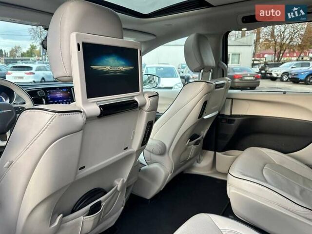 Крайслер Пасифик 2017 в Киеве на Automoto.ua Серый Крайслер Пасифик, объемом двигателя 3.61 л и пробегом 156 тыс. км за 23990 $, фото 38 на Automoto.ua