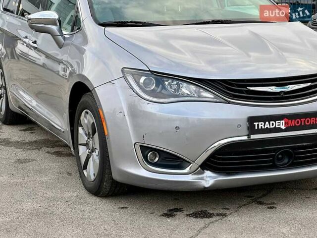 Сірий Крайслер Pacifica, об'ємом двигуна 3.61 л та пробігом 156 тис. км за 24390 $, фото 2 на Automoto.ua