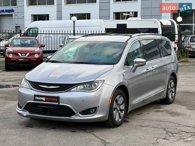 Крайслер Пасифик 2017 в Киеве на Automoto.ua Серый Крайслер Пасифик, объемом двигателя 3.61 л и пробегом 156 тыс. км за 23990 $, фото 5 на Automoto.ua