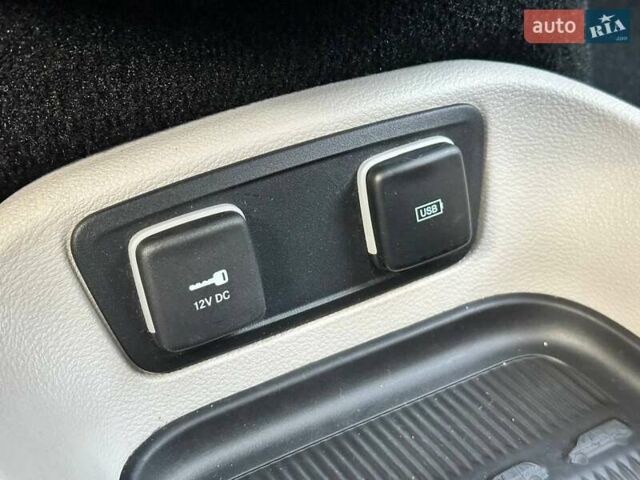 Сірий Крайслер Pacifica, об'ємом двигуна 3.61 л та пробігом 156 тис. км за 22090 $, фото 26 на Automoto.ua