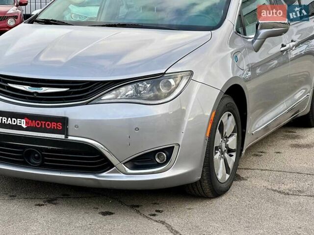 Крайслер Пасифик 2017 в Киеве на Automoto.ua Серый Крайслер Пасифик, объемом двигателя 3.61 л и пробегом 156 тыс. км за 23990 $, фото 4 на Automoto.ua