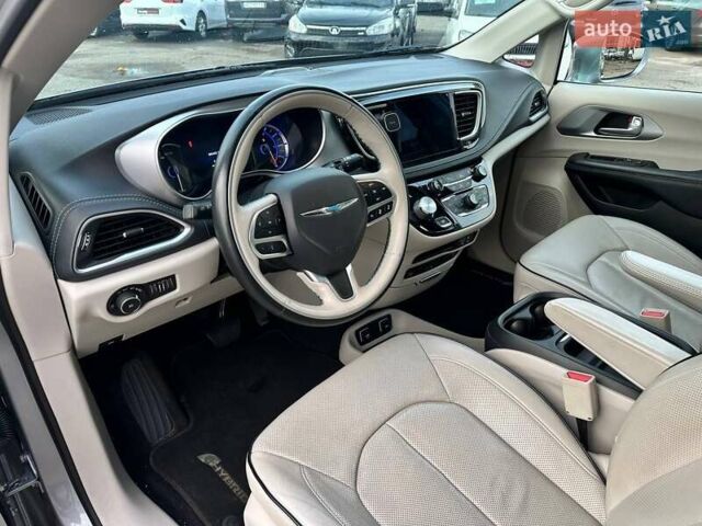 Крайслер Пасифик 2017 в Киеве на Automoto.ua Серый Крайслер Пасифик, объемом двигателя 3.61 л и пробегом 156 тыс. км за 23990 $, фото 19 на Automoto.ua