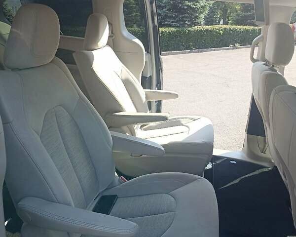 Сірий Крайслер Pacifica, об'ємом двигуна 3.6 л та пробігом 81 тис. км за 20400 $, фото 20 на Automoto.ua