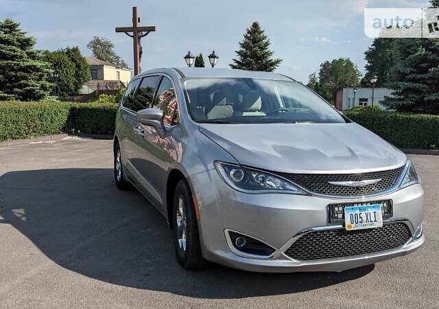 Сірий Крайслер Pacifica, об'ємом двигуна 3.6 л та пробігом 81 тис. км за 20400 $, фото 55 на Automoto.ua