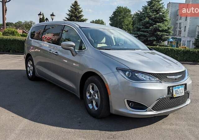 Сірий Крайслер Pacifica, об'ємом двигуна 3.6 л та пробігом 81 тис. км за 20400 $, фото 53 на Automoto.ua