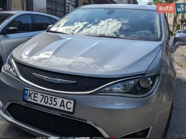 Сірий Крайслер Pacifica, об'ємом двигуна 3.6 л та пробігом 81 тис. км за 20400 $, фото 63 на Automoto.ua