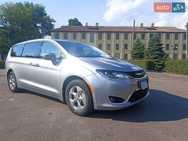 Сірий Крайслер Pacifica, об'ємом двигуна 3.6 л та пробігом 81 тис. км за 20400 $, фото 15 на Automoto.ua