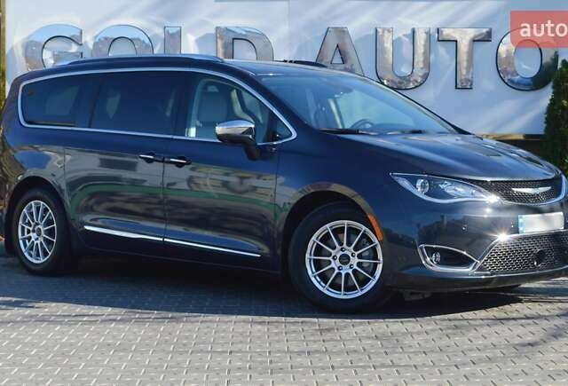 Серый Крайслер Пасифик, объемом двигателя 3.6 л и пробегом 43 тыс. км за 28500 $, фото 1 на Automoto.ua