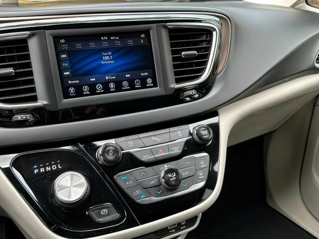 Сірий Крайслер Pacifica, об'ємом двигуна 3.6 л та пробігом 60 тис. км за 9000 $, фото 8 на Automoto.ua