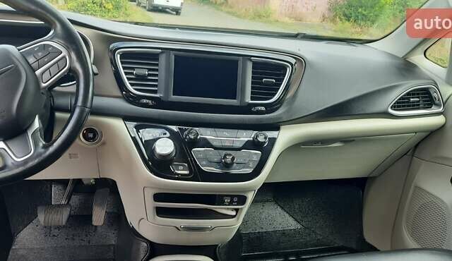 Сірий Крайслер Pacifica, об'ємом двигуна 3.61 л та пробігом 90 тис. км за 18700 $, фото 15 на Automoto.ua