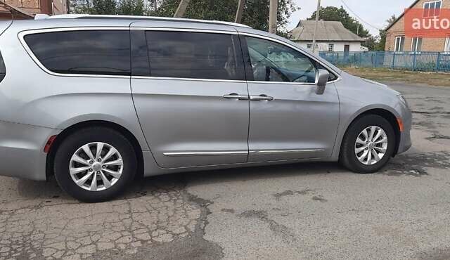 Сірий Крайслер Pacifica, об'ємом двигуна 3.61 л та пробігом 90 тис. км за 18600 $, фото 4 на Automoto.ua