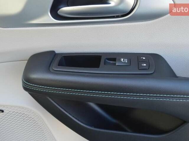 Серый Крайслер Пасифик, объемом двигателя 3.6 л и пробегом 43 тыс. км за 28500 $, фото 41 на Automoto.ua