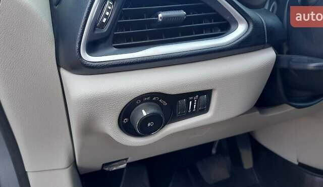 Серый Крайслер Пасифик, объемом двигателя 3.61 л и пробегом 90 тыс. км за 18800 $, фото 14 на Automoto.ua