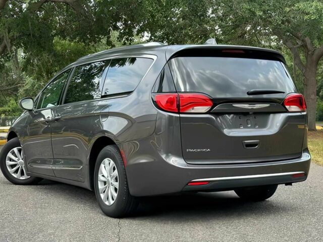 Сірий Крайслер Pacifica, об'ємом двигуна 3.6 л та пробігом 60 тис. км за 9000 $, фото 3 на Automoto.ua
