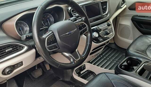 Сірий Крайслер Pacifica, об'ємом двигуна 3.61 л та пробігом 90 тис. км за 18600 $, фото 13 на Automoto.ua