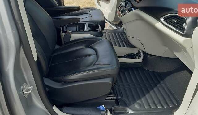 Серый Крайслер Пасифик, объемом двигателя 3.61 л и пробегом 90 тыс. км за 18800 $, фото 18 на Automoto.ua