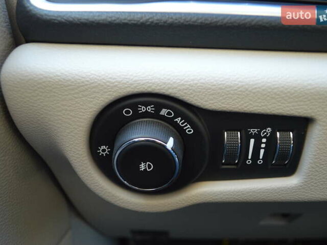 Серый Крайслер Пасифик, объемом двигателя 3.6 л и пробегом 43 тыс. км за 28500 $, фото 30 на Automoto.ua