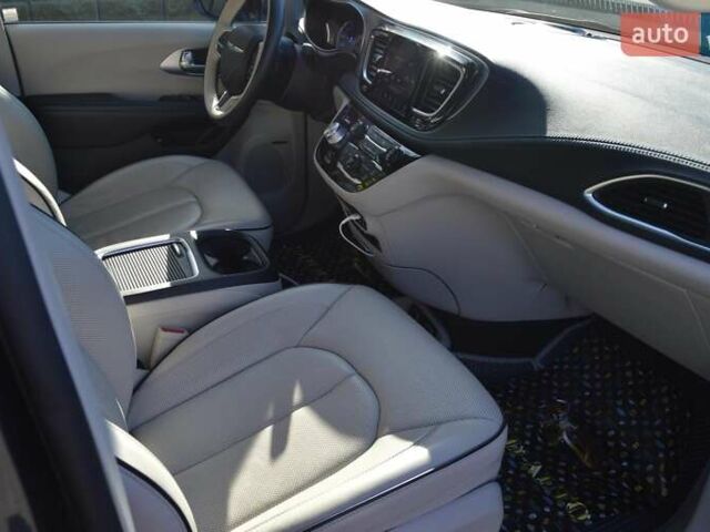 Серый Крайслер Пасифик, объемом двигателя 3.6 л и пробегом 43 тыс. км за 28500 $, фото 40 на Automoto.ua